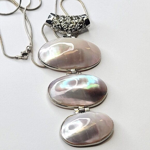 Genuine Mother of Pearl Pendant Necklace - Picture 6 of 16